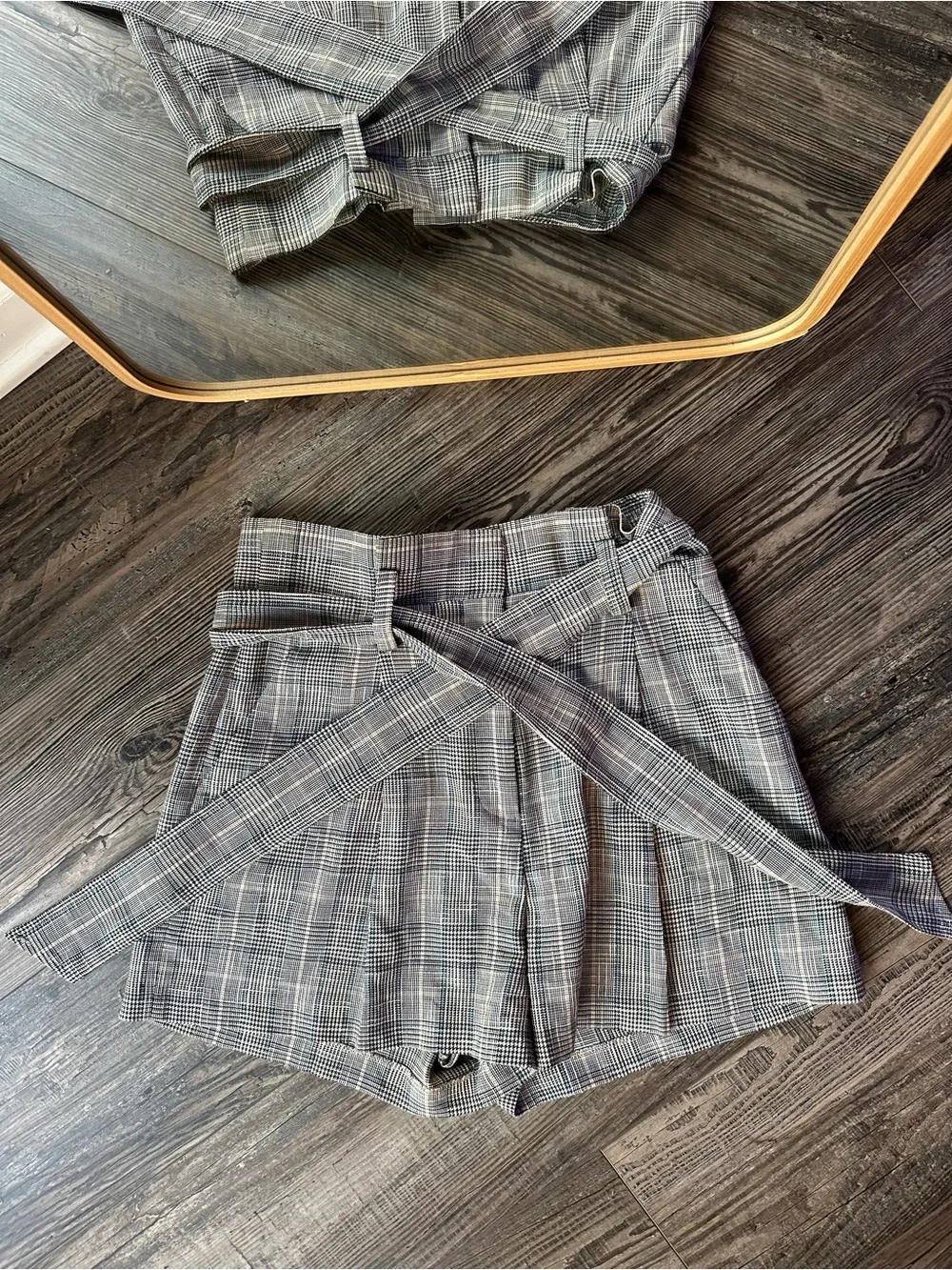 Veronica Beard size 6 Plaid Tie-Waist Women’s Shorts - Gray